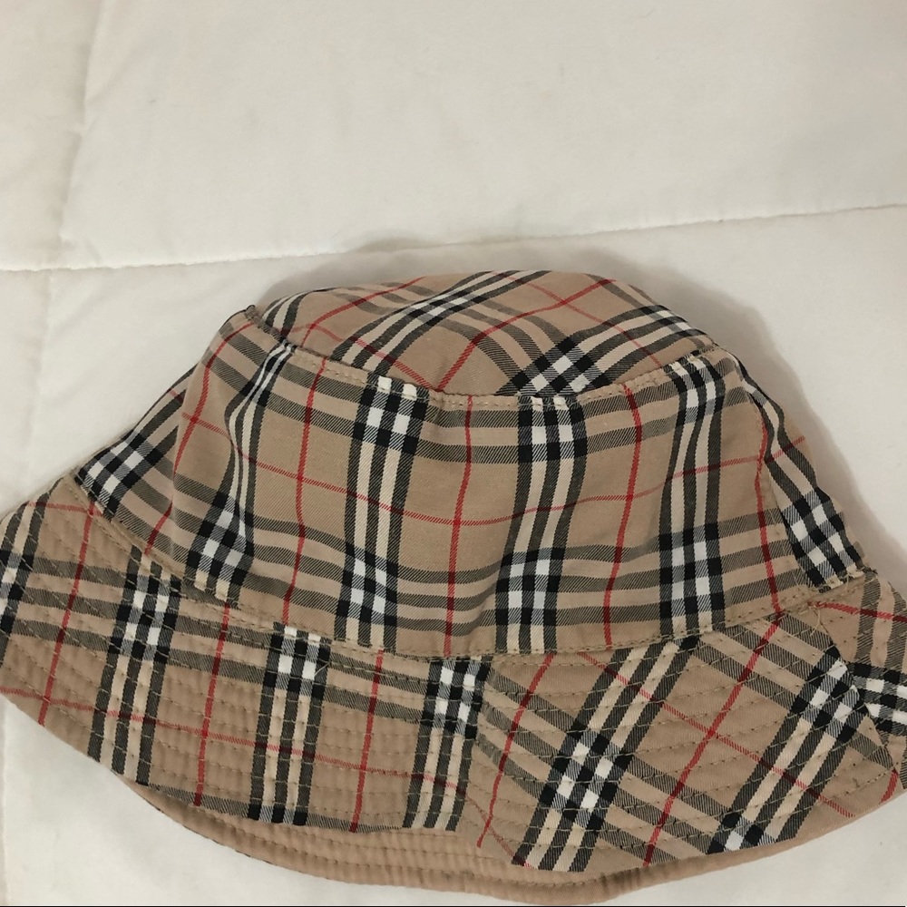 Burberry bucket hat